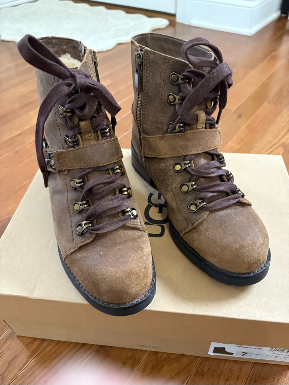 UGG Women’s Fritzi Lace-Up Ankle Boots